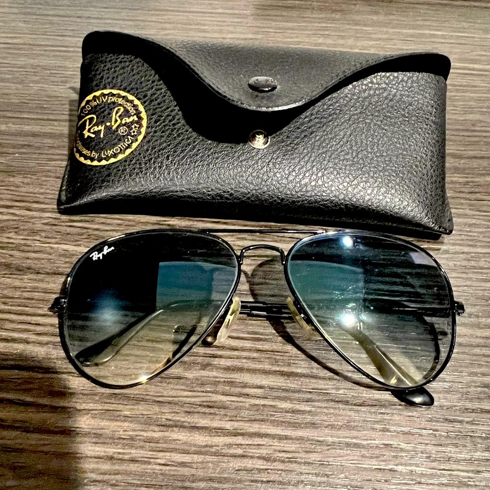 Ray ban aviators.